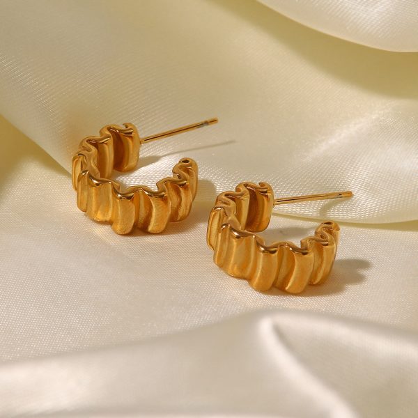 Wholesale 18K Gold Plated Pleated C Shape Earrings Stainless Steel Cheap